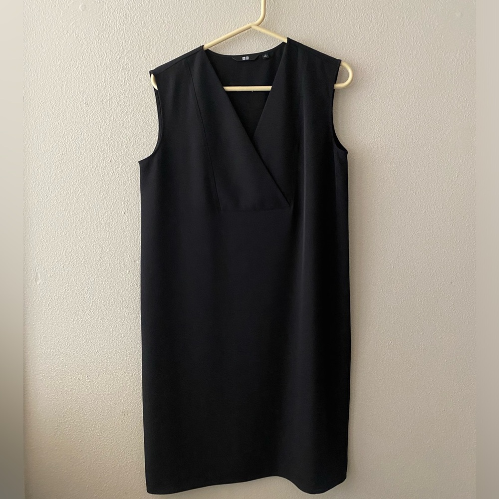 Uniqlo Classic Black Sleeveless V-Neck Shift Dress